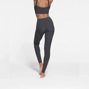 SKIMS Soft Lounge Legging- New with tags! XXS Graphite Gray Ribbed